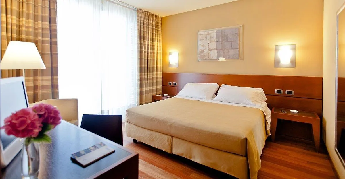 B&B Hotel Imperia Rossini Al Teatro Włochy