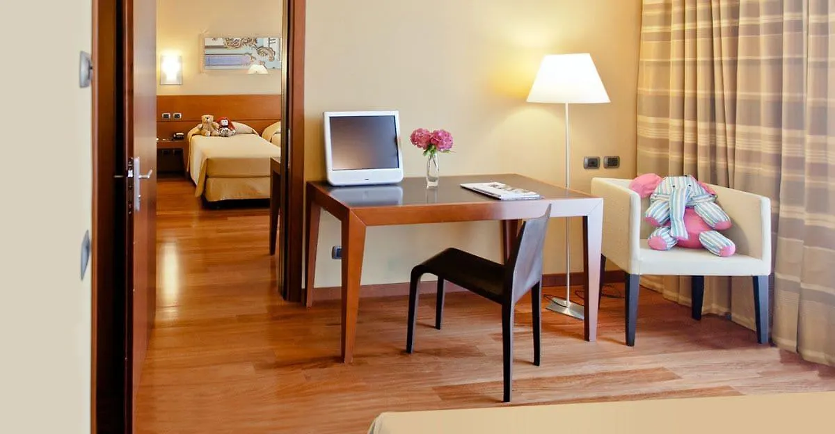 Hotel Rossini Al Teatro Imperia 4*,