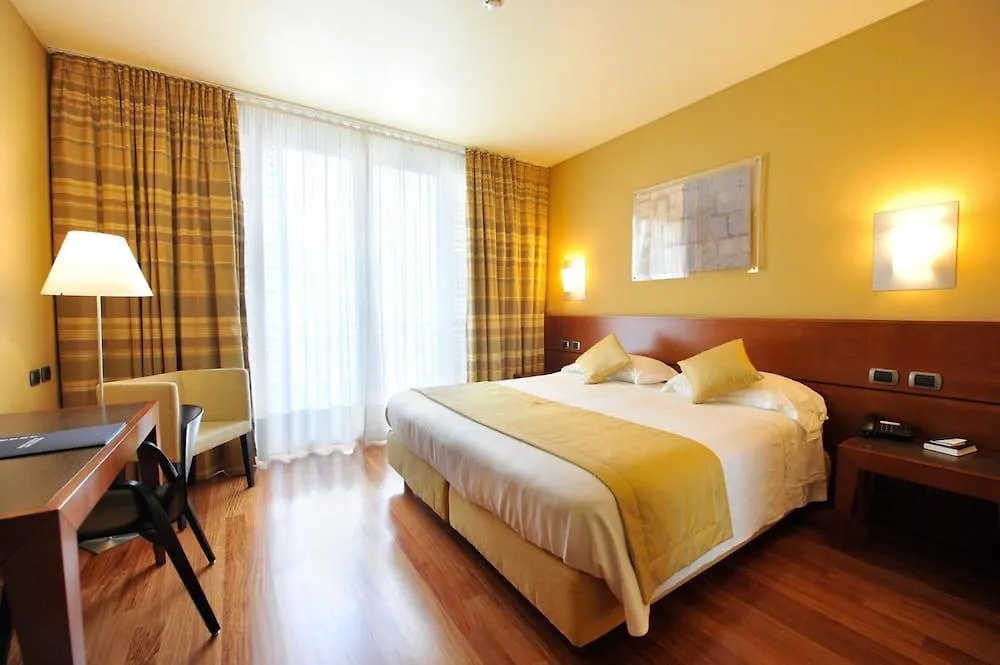 Hotel Rossini Al Teatro Imperia