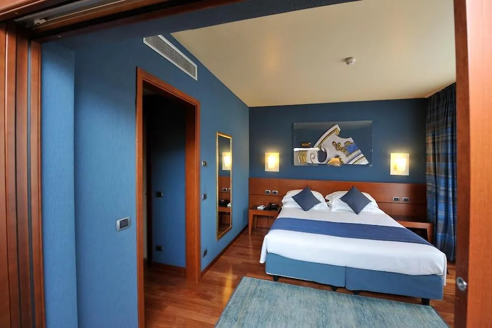 Hotel Rossini Al Teatro Imperia 4*,