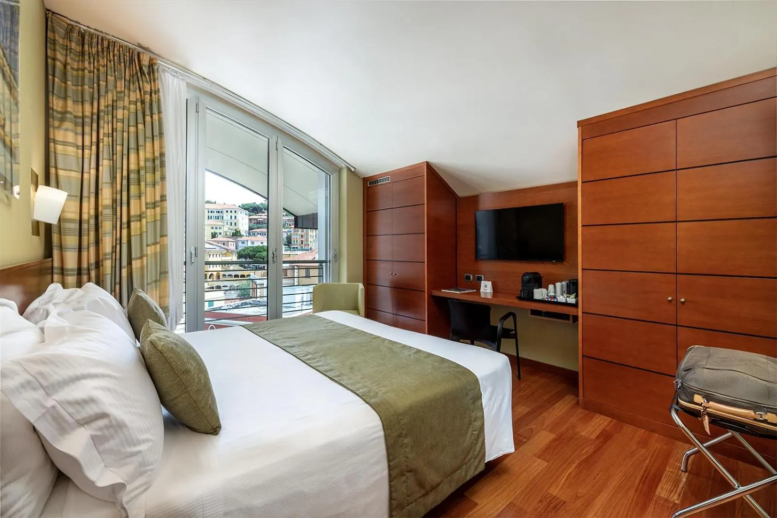 Hotel Rossini Al Teatro Imperia 4*,