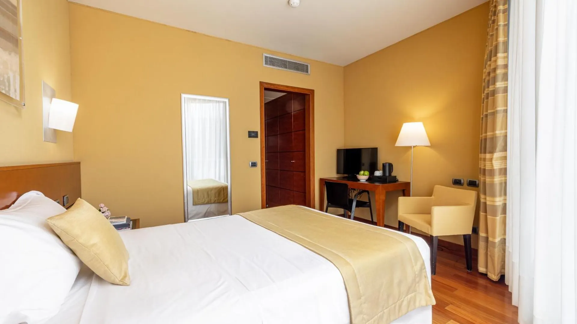 Hotel Rossini Al Teatro Imperia Italy